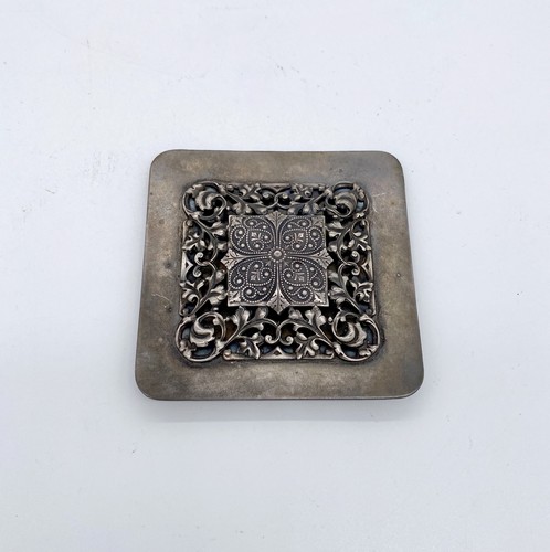 PLAQUE DE CEINTURE en argent (800) de forme...