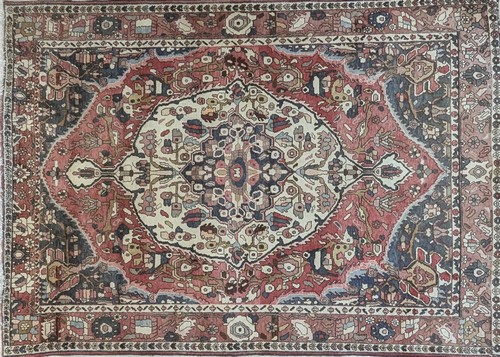 TAPIS en laine polychrome à décor de fleurs...