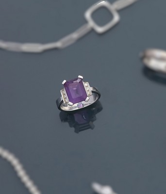BAGUE en or gris (750) ornée d'une améthyste...