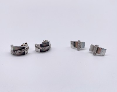 DEUX PAIRES DE BOUCLES D'OREILLES en argent...