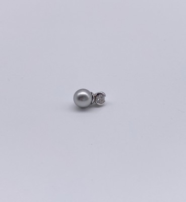 PENDENTIF en argent (925) retenant un brillant...