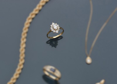 BAGUE marguerite en or (750) ornée de br...