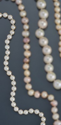 COLLIER DE 65 PERLES de culture choker, fermoir...