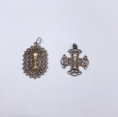 DEUX MEDAILLES DE BAPTEME en argent (950)...