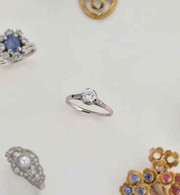 BAGUE en platine (850) et or gris (750) avec...