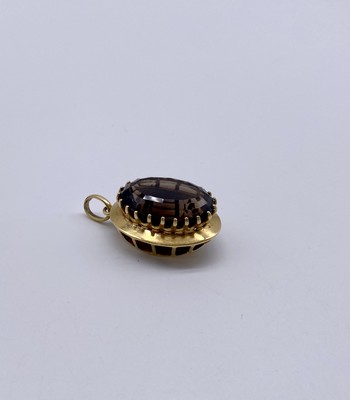 PENDENTIF en or (750) de forme ovale sertissant...
