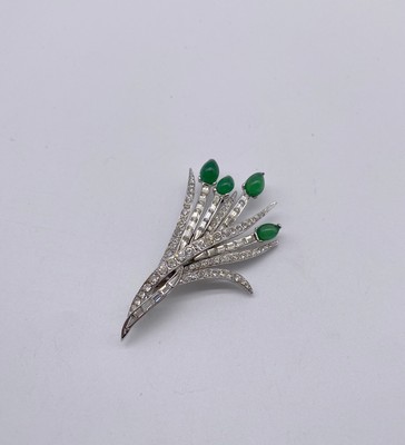 BROCHE gerbe en métal argenté ornée de brillants...