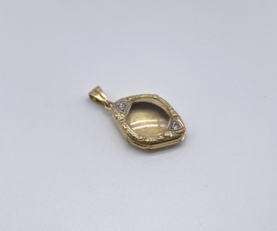 PENDENTIF porte-souvenir en or (750), de...