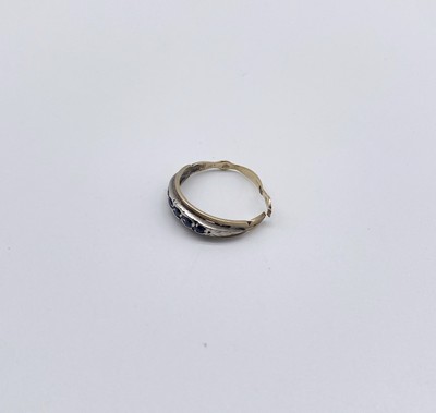 BAGUE en or (750) et argent (800) sertie...