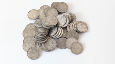 LOT DE PIECES en argent comprenant 56 pièces...