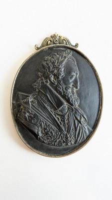 MÉDAILLON en pierre noire reconstituée et...