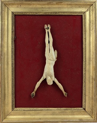 CRUCIFIX avec Christ en ivoire sculpté, la...