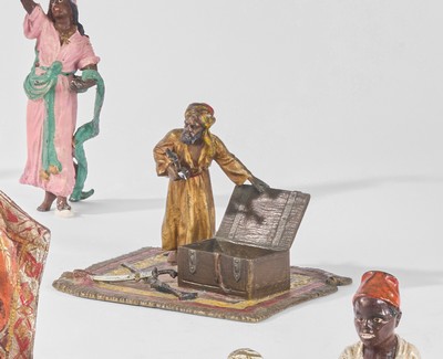 BRONZE DE VIENNE polychrome figurant un Oriental...