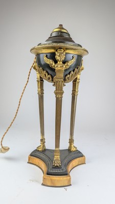 LAMPE A HUILE de forme cassolette en bronze...