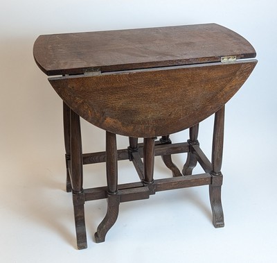 TABLE GATE-LEG en chêne à deux volets et...
