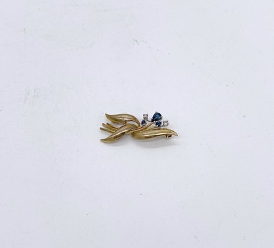 BROCHE en or (375) avec pierres bleues et...