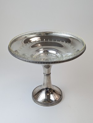 GRANDE COUPE sur piédouche en métal argenté...