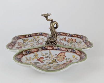 COUPELLE en porcelaine imari trilobée à fût...