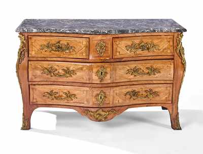 COMMODE de forme tombeau, en bois de placage...