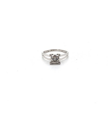 BAGUE en or gris (750) à châton rond pavé...