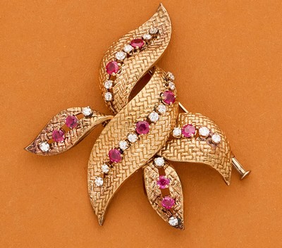 BROCHE nœud en or (750) à décor façon tissu...