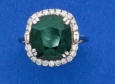 BAGUE en or gris (750) avec saphir vert de...