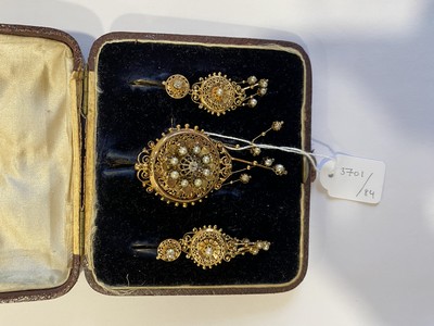 DEMI-PARURE NAPOLEON III en or (750), petites...