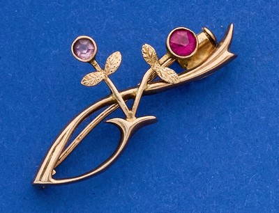 PETITE BROCHE en or (585) à décor d'une fleur...