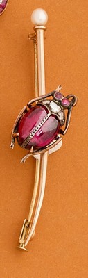 BROCHE en or (750) appliquée d'un scarabée...