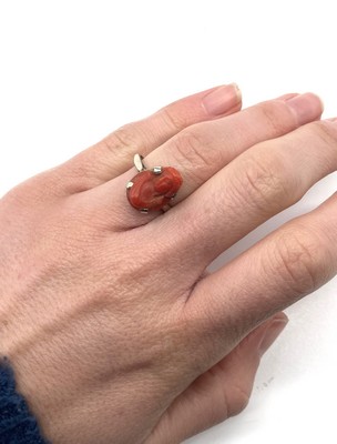 BAGUE en or gris (750) sertie d'un camée...