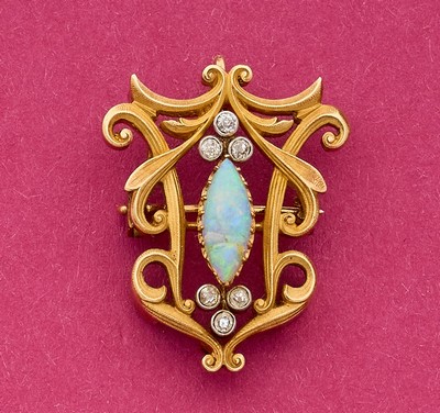 BROCHE-PENDENTIF en or (750) finement ciselée...