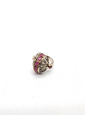 BAGUE en or (750) de forme dôme à rang de...