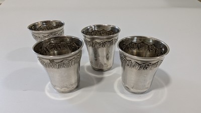 QUATRE GOBELETS A LIQUEUR en argent (950)...