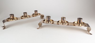 DEUX CENTRES DE TABLE en bronze argenté à...