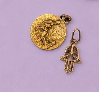 MÉDAILLE de baptême et PENDENTIF main de...