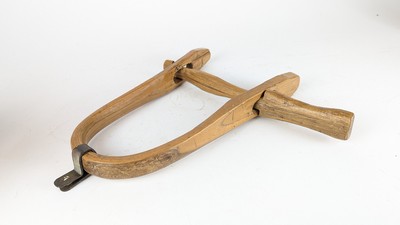 COLLIER DE VEAU en bois courbé.