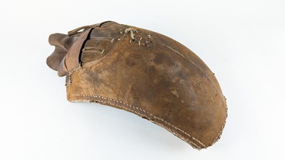 GANT DE REBOT en cuir, cachet de fabricant...